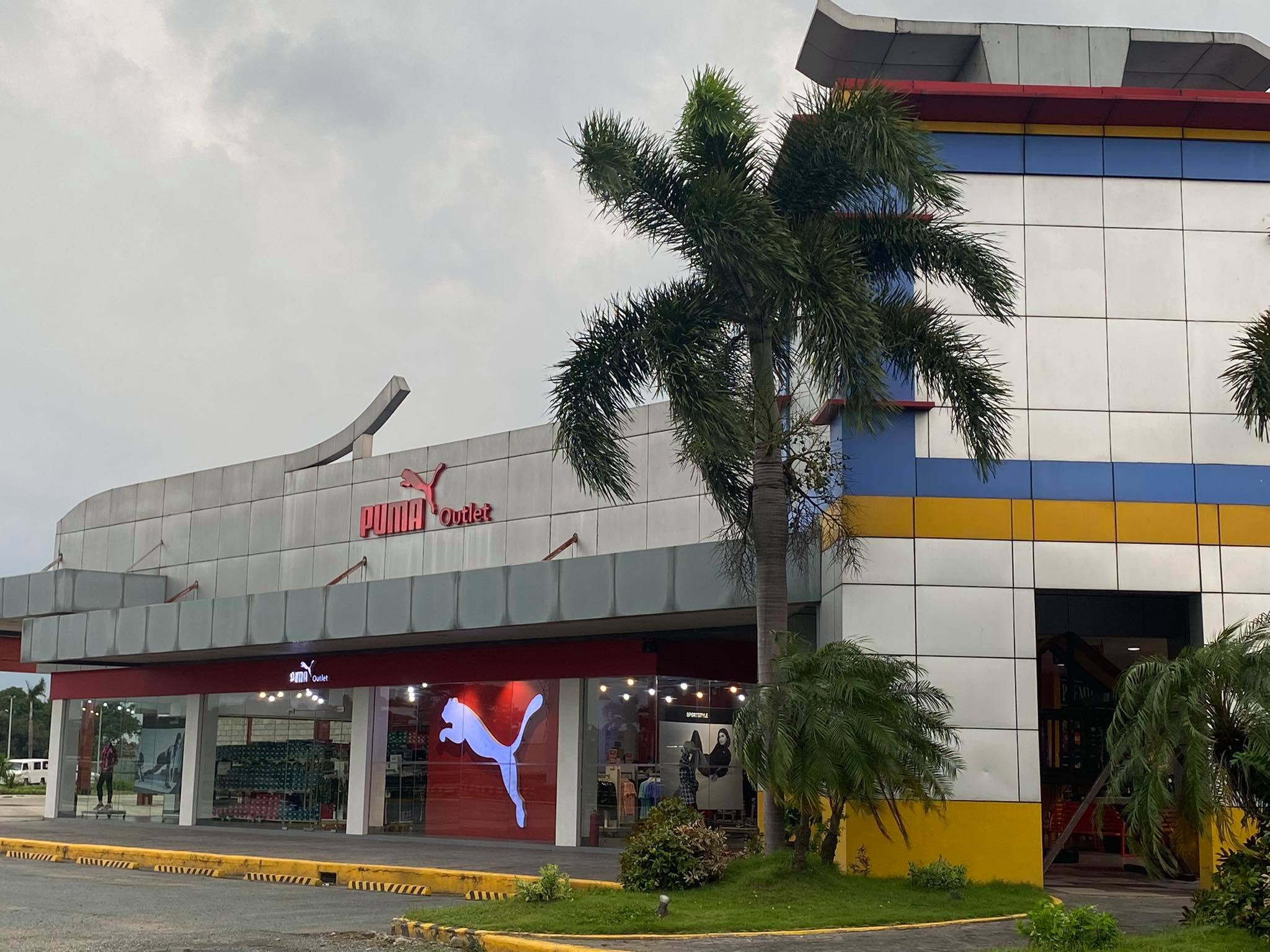 STORE - FACTORY OUTLET STORE